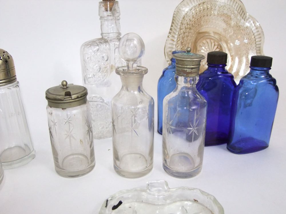 A collection of glassware to include glass jelly mould, three piece star cut glass cruet, three blue - Image 2 of 3