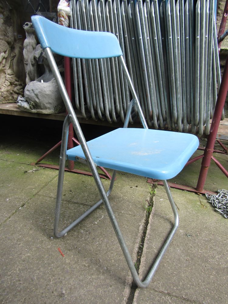 Thirty nine folding pop chairs with light blue coloured moulded plastic seats and back rails - Image 2 of 2