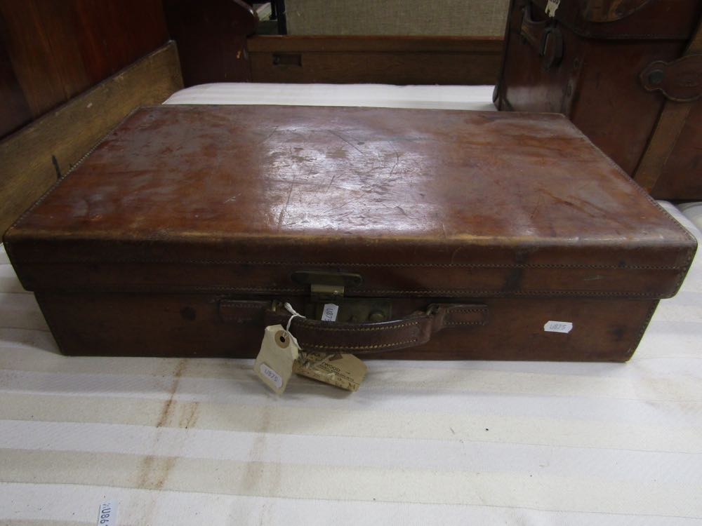 A good quality (heavy gauge) tan leather suitcase with reinforced corners and brass fittings, - Image 5 of 5