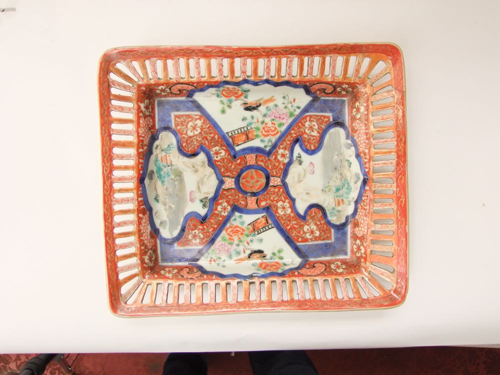 An oriental dish of rectangular form with pierced border decoration painted in gilded Imari type - Image 2 of 7