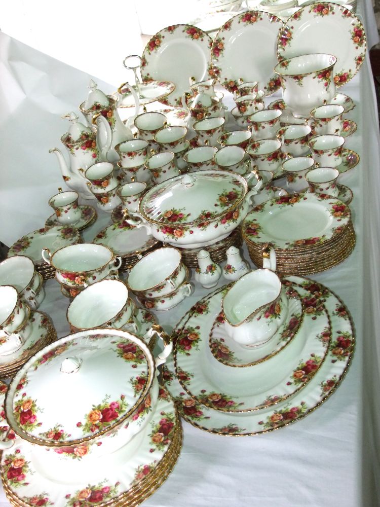 An extensive collection of Royal Albert Old Country Roses pattern dinner, coffee, tea and other - Image 2 of 2