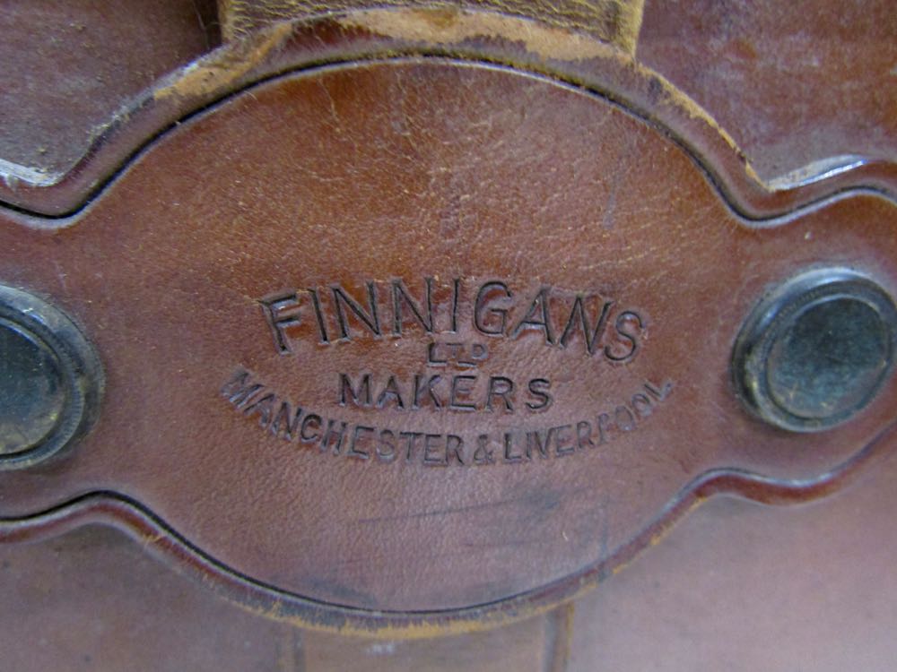 A good quality (heavy gauge) tan leather suitcase with reinforced corners and brass fittings, - Image 3 of 5