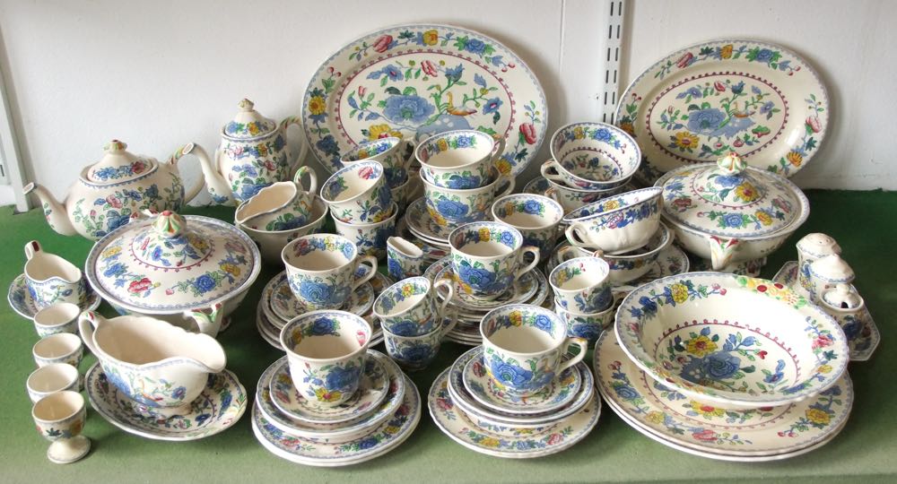 An extensive collection of Masons Regency pattern wares including two oval graduated meat plates,