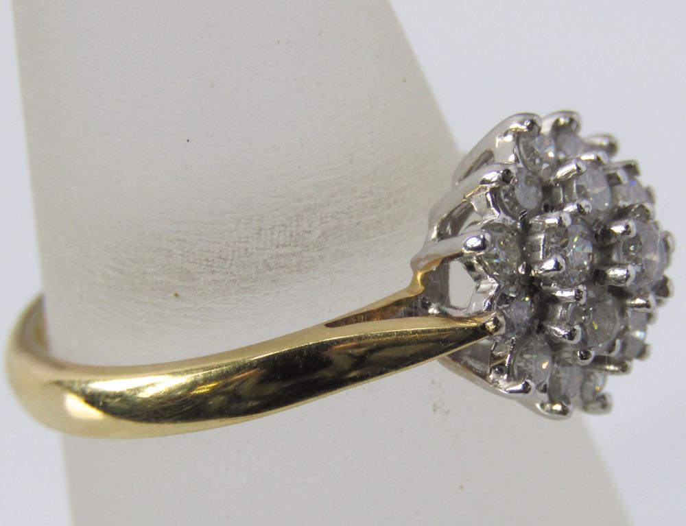 A diamond cluster ring marked 750, in white gold setting. 5.5g, size P/Q - Image 2 of 2