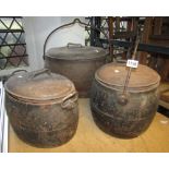 Three graduated Kenrick cast iron cooking pots of oval form, complete with lids, 6, 4 and 6 gallon