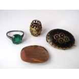 A dual colour yellow metal Victorian keeper ring with vine decoration (3g), a 9ct pique brooch (af),