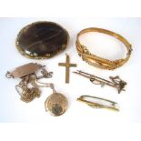 A mixed lot to include a 9ct ornate bangle, an agate brooch in yellow metal mount and a small amount