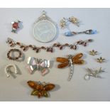 WHITE METAL BUTTERFLY BROOCH WITH AMBER SET WINGS, STAMPED 925 (W: 4.6 cm), SIMILAR BUTTERFLY