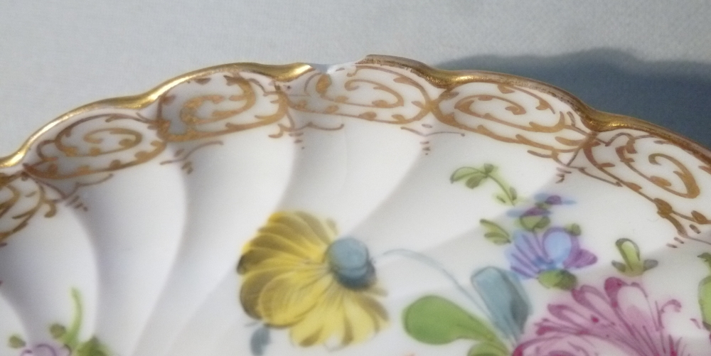 FIVE PIECES OF DRESDEN FLORAL AND GILT TEA/COFFEE WARE, CAPODIMONTE STYLE EARTHENWARE CUP AND - Image 19 of 20