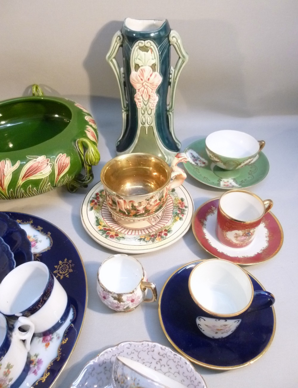 FIVE PIECES OF DRESDEN FLORAL AND GILT TEA/COFFEE WARE, CAPODIMONTE STYLE EARTHENWARE CUP AND - Image 10 of 20