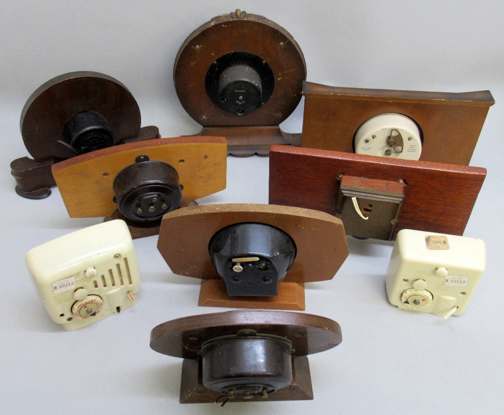 FOUR SMITH'S 1940's/50's ELECTRONIC TIMEPIECES, TWO SMITH'S SECTRIC ALARM CLOCKS IN CREAM BAKELITE - Bild 3 aus 3