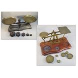 A FRENCH CAST IRON BALANCE SCALE "FORCE 10 KILOG" WITH TWO BRASS PANS AND A SET OF WEIGHTS (2kg,