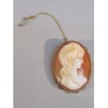 A 9ct GOLD CAMEO OF A YOUNG WOMAN, LENGTH 5cm (15g GROSS)