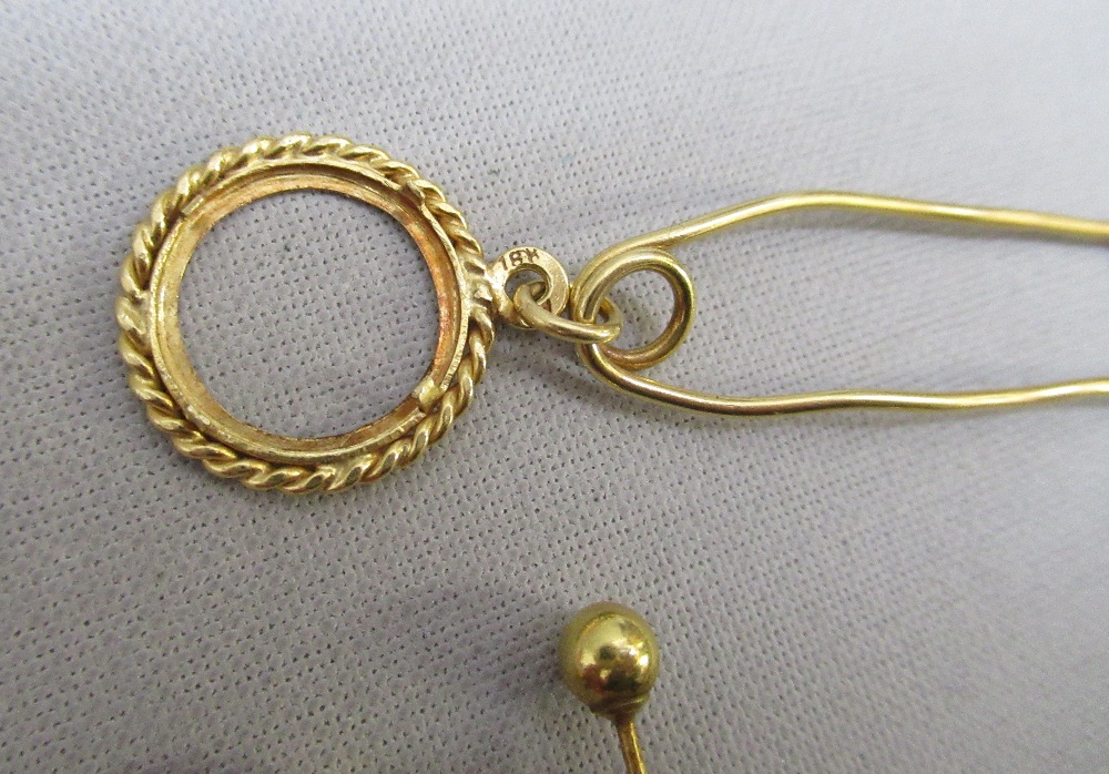 A GOLD 'SAFETY PIN' AND COIN HOLDER STAMPED 18k (4.8g), A LEAF SET PEARL BROOCH (PIN MISSING) - Image 4 of 4