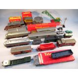 TRI-ANG AND VARIOUS MODEL RAILWAY ACCESSORIES INCLUDING DIESEL LOCOMOTIVE SIGNALS, TRACK ETC.