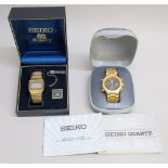 A SEIKO ANALOGUE QUARTZ CAL.7T59 1/100 SEC. CHRONOGRAPH WATCH WITH DUAL TIME, GUARANTEE AND