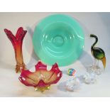 A GREEN CIRCULAR ART GLASS DISH (DIA: 37cm), A MURANO RED AND ORANGE GLASS VASE AND BOWL, A MURANO