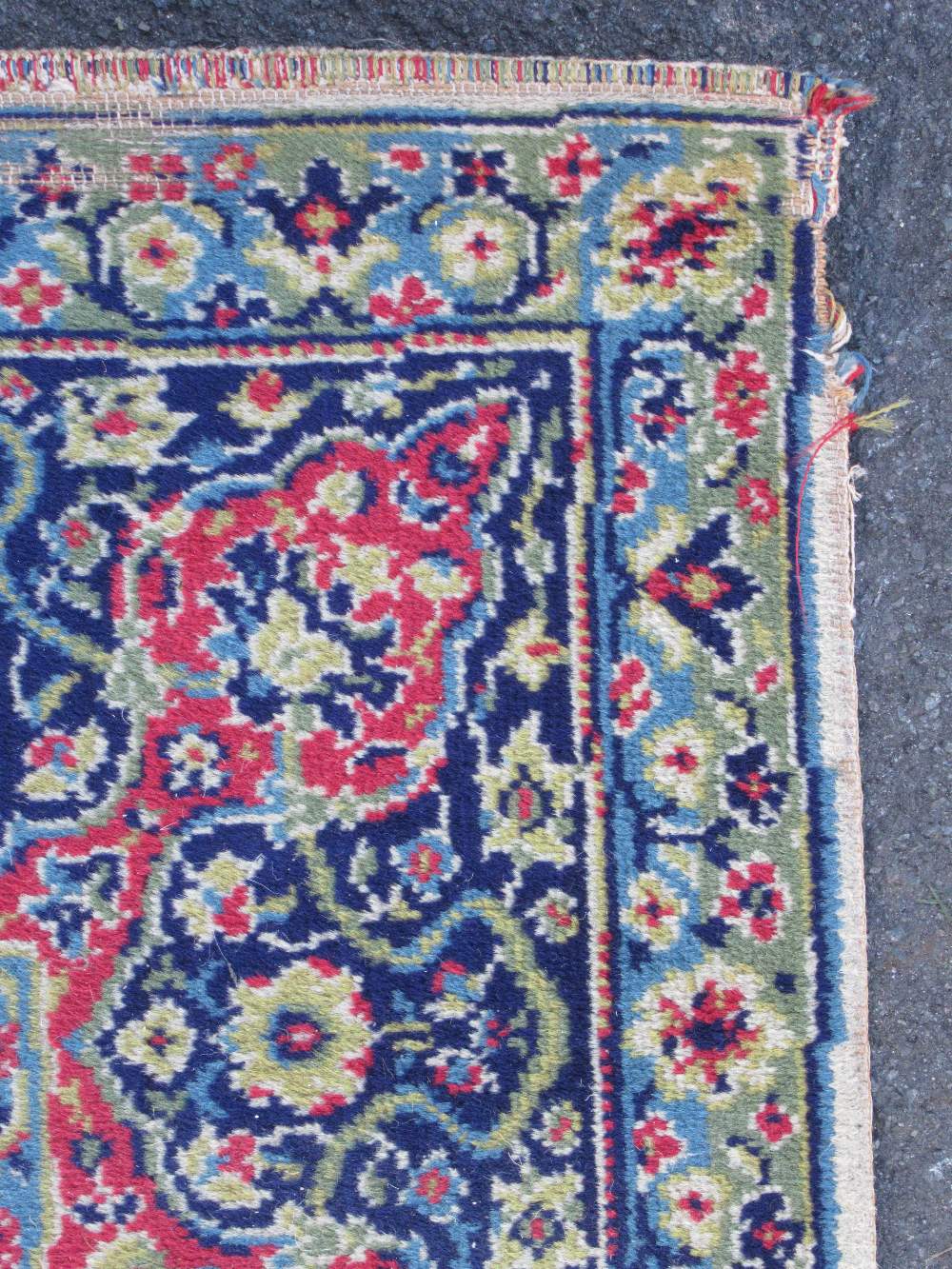 A WILTON PERSIAN STYLE FLORAL PATTERNED CARPET (229cm x 139cm) - Image 4 of 5