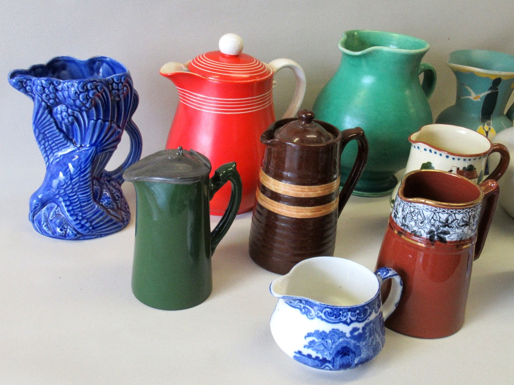 A BRANNAM BARNSTAPLE GREEN GLAZED JUG (H: 20.5cm), A BRENTLEIGH JUG, A PORTOBELLO JUG AND EIGHT - Image 2 of 3