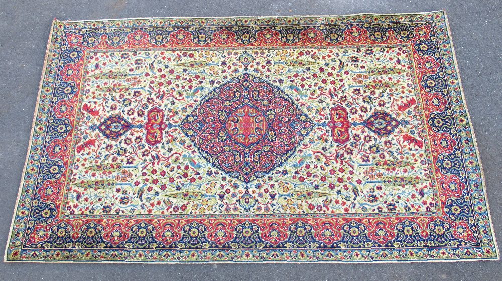 A WILTON PERSIAN STYLE FLORAL PATTERNED CARPET (229cm x 139cm)