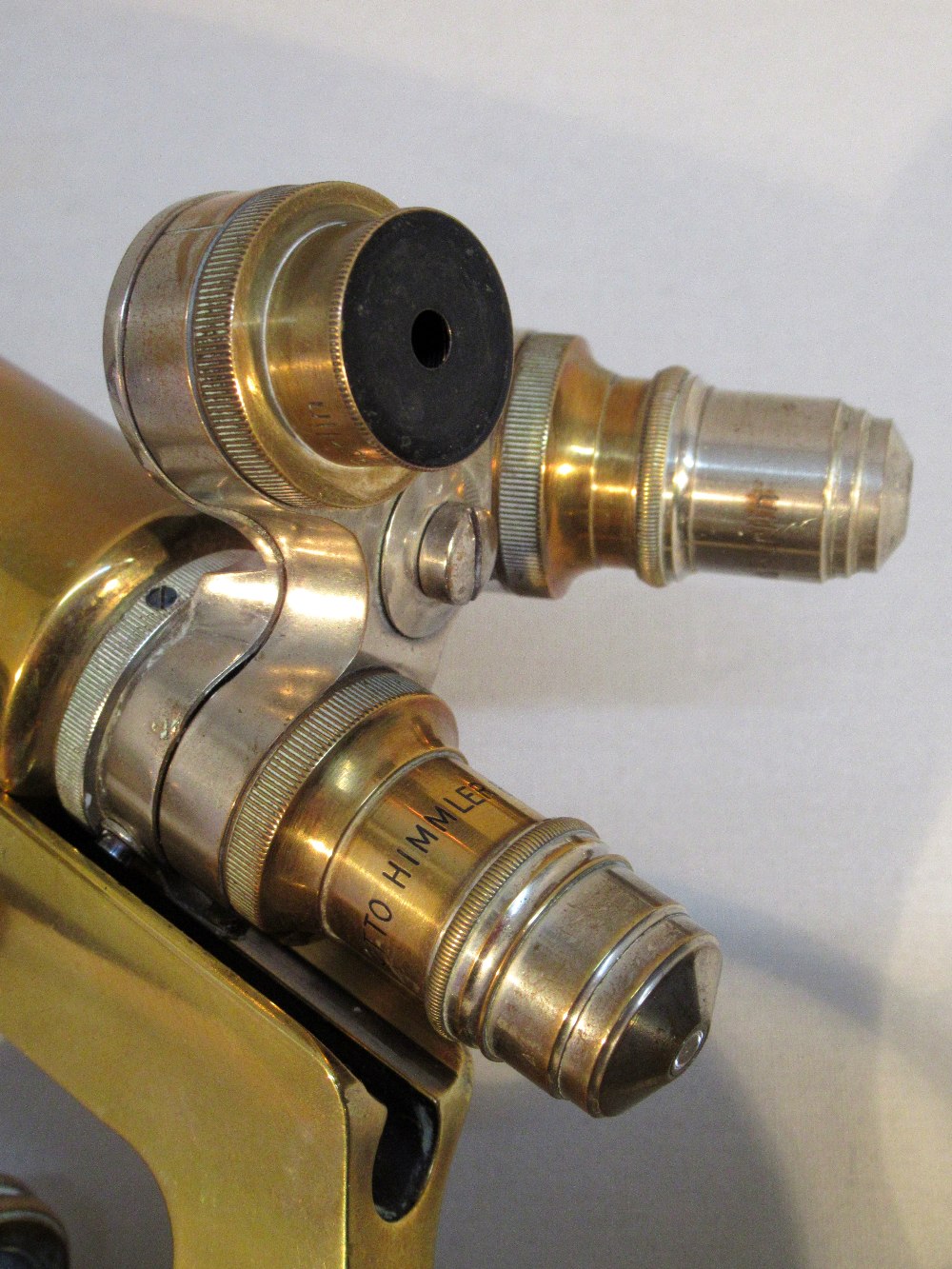 A LATE C19th BRASS MICROSCOPE BY OTTO HIMMLER. BERLIN N.14160 LACQUERED BRASS, HORSE SHOE FOOT, - Image 4 of 10