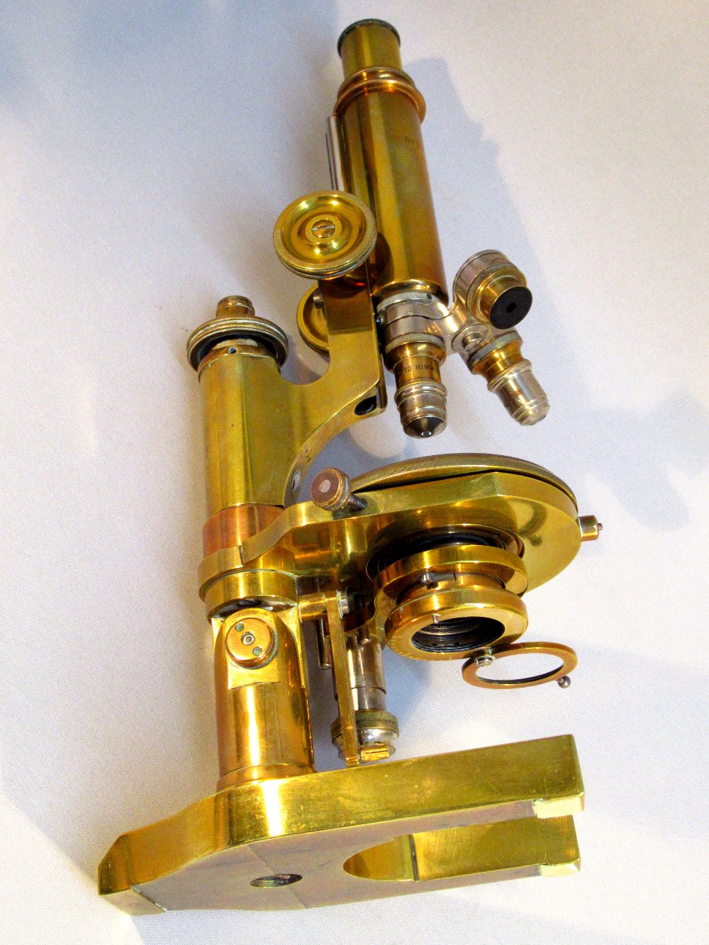 A LATE C19th BRASS MICROSCOPE BY OTTO HIMMLER. BERLIN N.14160 LACQUERED BRASS, HORSE SHOE FOOT, - Image 7 of 10