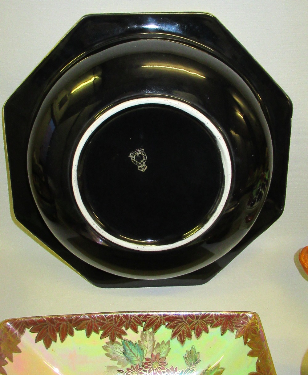 A WILTON WARE OCTAGONAL BOWL WITH BLACK AND GILT WILLOW PATTERN DECORATION (W: 30.5cm), ROYAL WILTON - Image 3 of 4