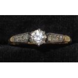 18ct PLATINUM AND DIAMOND RING (0.4ct approx), RING SIZE M (1.9g)