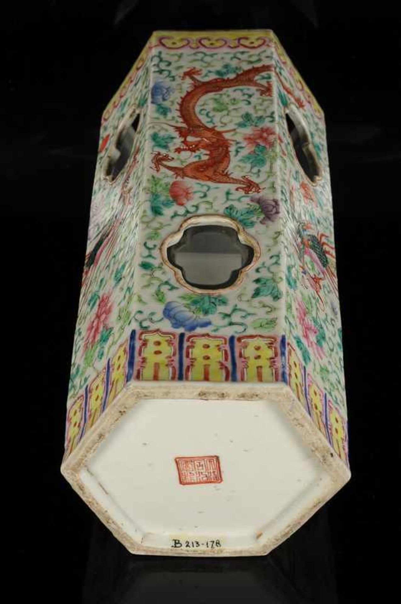A polychrome porcelain hatstand with a decor of dragons and a phoenix. Marked with seal mark - Image 2 of 5