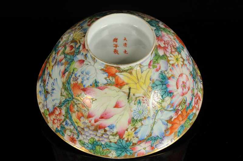 A polychrome porcelain bowl with a mille fleurs decor. Marked Guangxu. China, 20th century. H. 9 cm. - Image 4 of 4