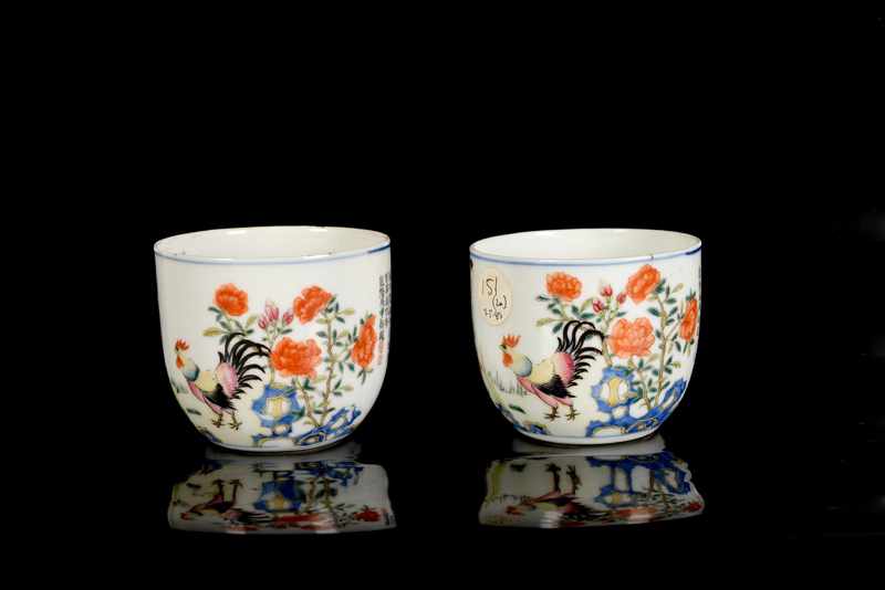 A pair of polychrome porcelain chicken cups with a decor of a man, flowers and a poem of Emperor - Image 3 of 3