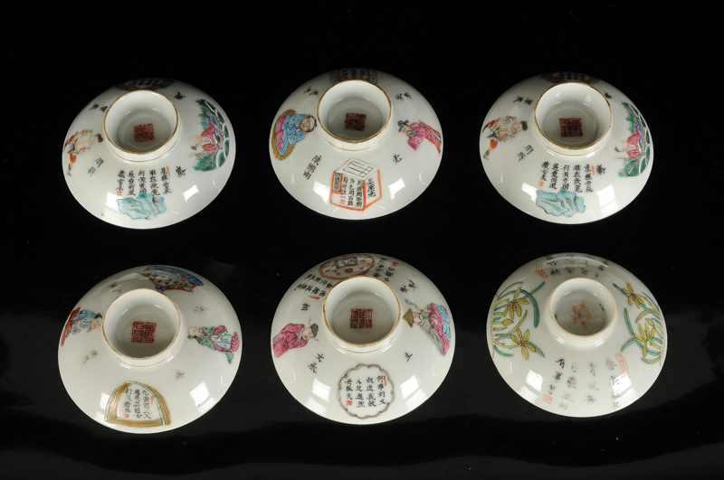 A set of five polychrome porcelain Wu Shuan Pu lids with a decor of figures. Marked with seal mark - Image 2 of 7