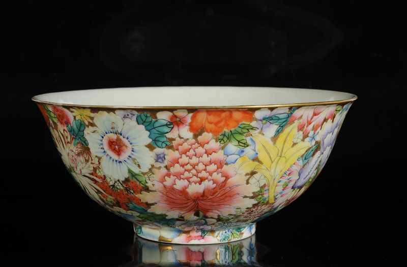 A polychrome porcelain bowl with a mille fleurs decor. Marked Guangxu. China, 20th century. H. 9 cm. - Image 3 of 4