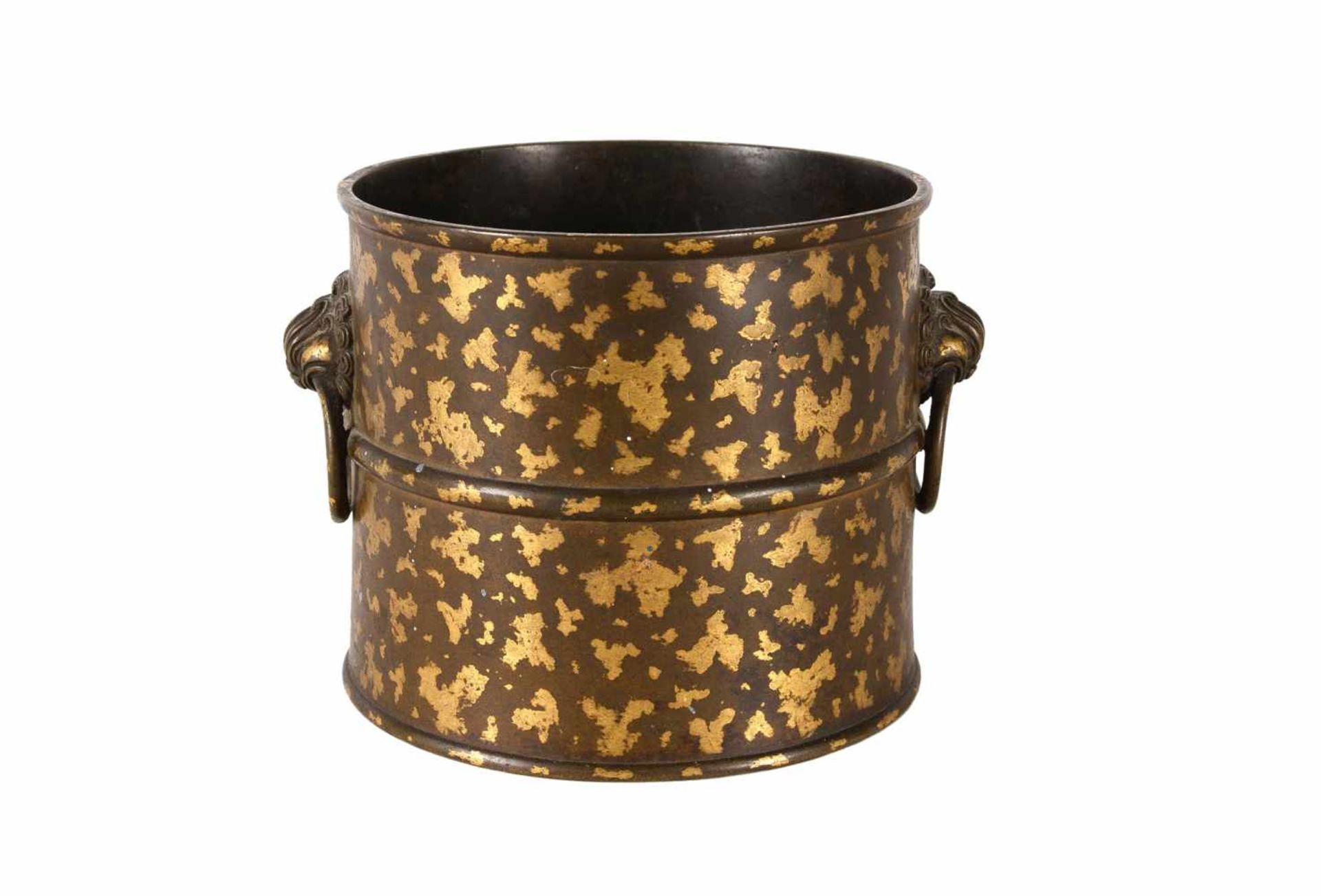 Bronze brush pot with splashes. Marked with seal mark Xuande. China, 18th century. H. 12,5 cm. Diam.