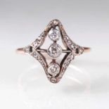 Jugendstil Diamant-Ring 14 kt. Roségold, gest. mit Platin. Schauseitig durchbrochen gearbeitet, in