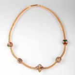 Gold- Collier mit Medaillons 14 kt. GG, gest. 5 Medaillons varrierender Form tlw. antik: mit rotem