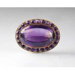 Große Jugendstil Amethyst-Brosche Anf. 20. Jh. 14 kt. RG, Oberfläche feinvergoldet. Der große