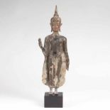 Bronze des stehenden Buddha Shakyamuni Siam, Ayutthaya-Periode (1351-1767). Bronze mit Resten von