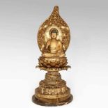 Sitzender Buddha Amida auf prächtigem Lotosthron Japan, späte Edo-Periode (1603 - 1868). Holz mit