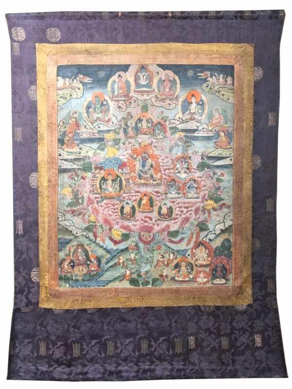 Thangka Indien, Ladakh, 2. Hälfte 19. Jh. Tempera und Gold auf Baumwollgewebe, Brokateinfassung. - Image 2 of 2