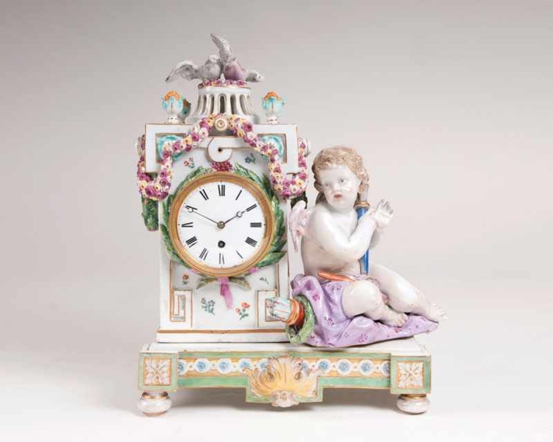 Klassizistische Marcolini-Pendule mit Amor Meissen, Marcolini-Periode, 1774-1814. Modell wohl von J.