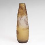 Emile Gallé (Nancy 1846 - Nancy 1904) Große Vase mit Clematis-Dekor Nancy, 1920er. Farbloses Glas,