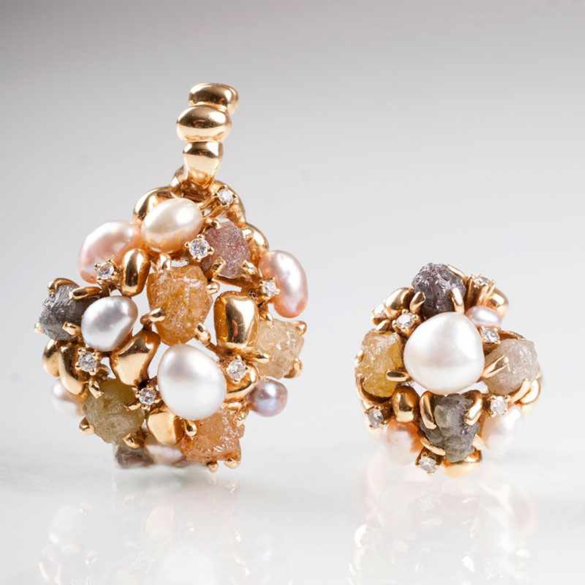 Moderner Perlen-Rohdiamant-Ring mit passendem Anhänger von Juwelier Bauer 18 kt. GG, gest., MZ: '