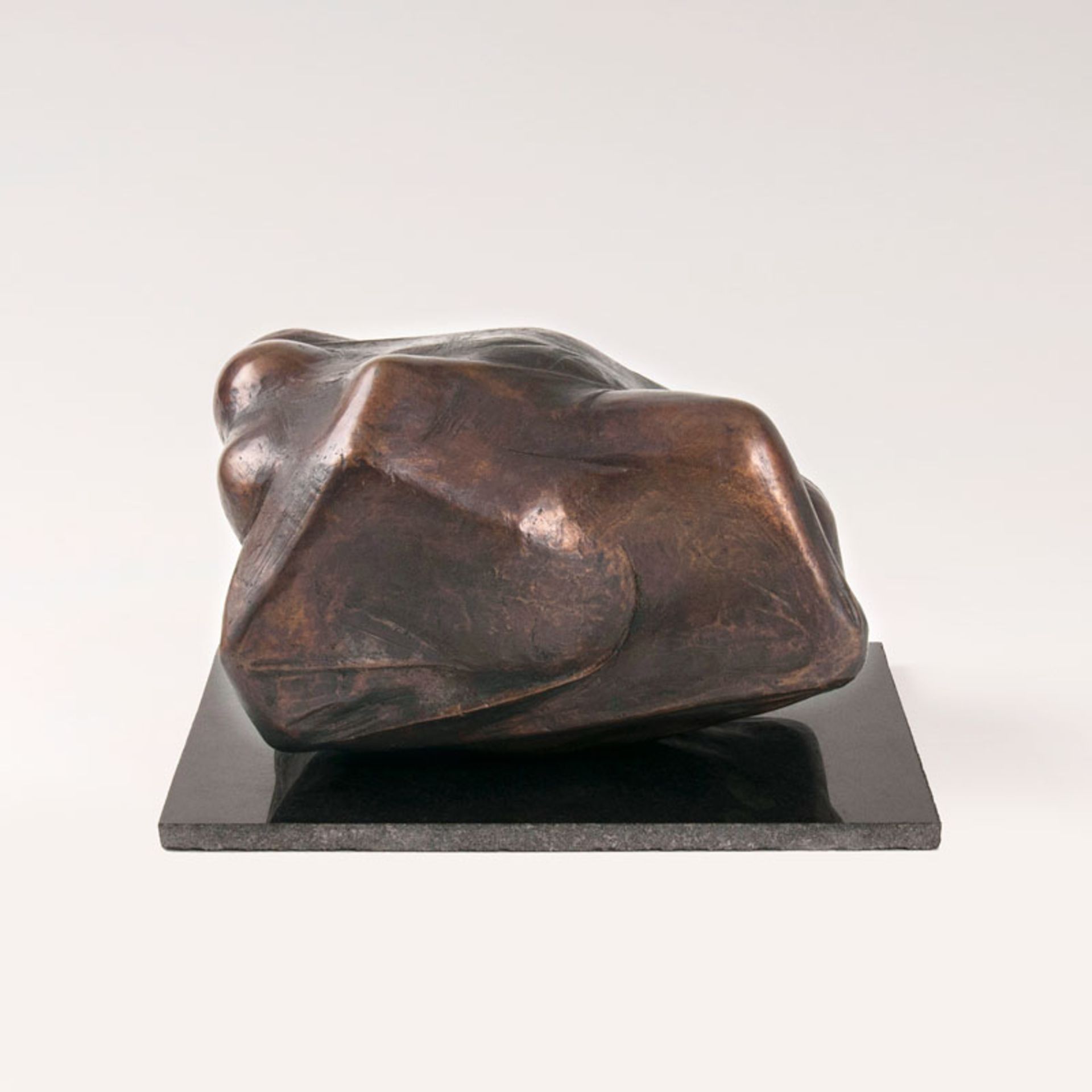Rolf Kuhrt (Bergzow 1936) Bronze-Skulptur 'Wolke Sieben' 2000. Bronze mit brauner Patina, H. 13