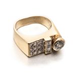 A DIAMOND RING bezel-set to the side with a round brilliant-cut diamond weighing approximately 0.