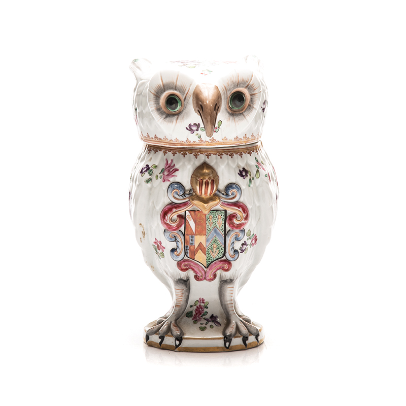 A SAMSON ARMORIAL OWL-SHAPED JAR & COVER, LATE 19TH CENTURY moulded and painted with a crest amongst