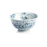 A CHINESE BLUE AND WHITE BOWL, MING DYNASTY, 1368 - 1644 the interior painted with a double vajra