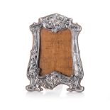 AN EDWARDIAN ART NOUVEAU PICTURE FRAME, MAKERS MARK J & R, CHESTER, 1906 the wooden easel back