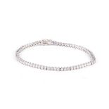 AN 18K WHITE GOLD TENNIS BRACELET