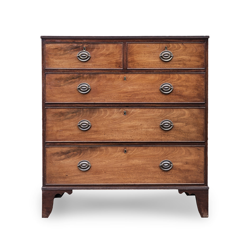 A MAHOGANY CHEST OF DRAWERS, 19TH CENTURY the reeded rectangular top above a pair of short